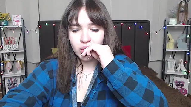 Snapshot of LauraHlot chatting on 10, 2, 2025 LauraHlot online show from 10, 2, 2025