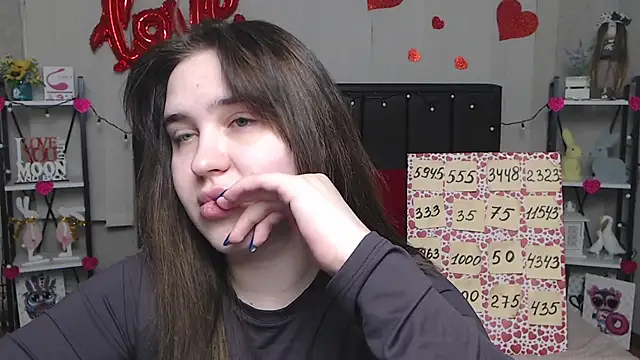 Snapshot of LauraHlot chatting on 2, 3, 2025 LauraHlot online show from 2, 3, 2025