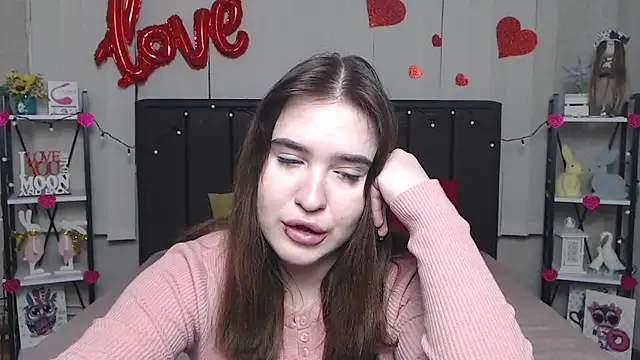 Snapshot of LauraHlot chatting on 4, 3, 2025 LauraHlot online show from 4, 3, 2025