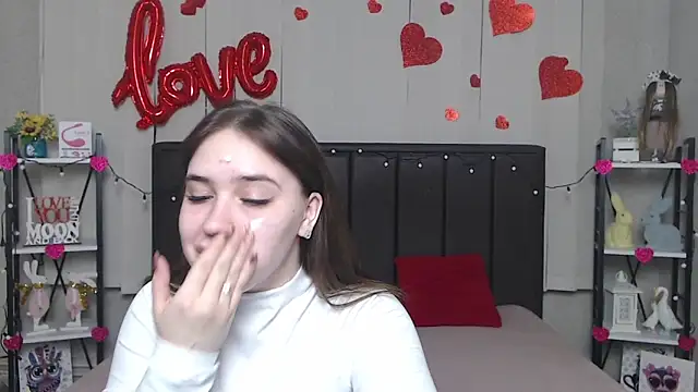 Snapshot of LauraHlot chatting on 17, 3, 2025 LauraHlot online show from 17, 3, 2025