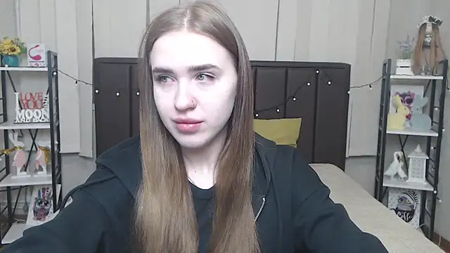 Snapshot of LauraHlot chatting on 18, 10, 2025 LauraHlot online show from 18, 10, 2025