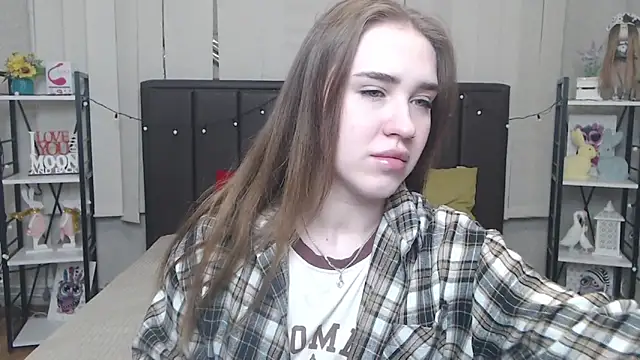 Snapshot of LauraHlot chatting on 19, 10, 2025 LauraHlot online show from 19, 10, 2025