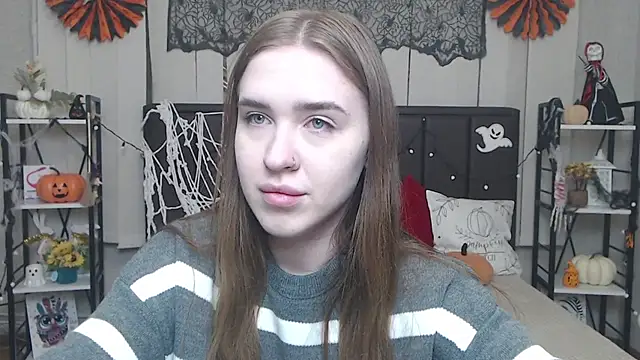 Snapshot of LauraHlot chatting on 3, 11, 2025 LauraHlot online show from 3, 11, 2025