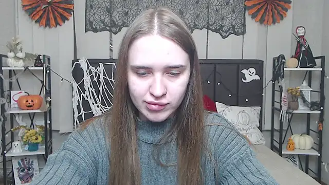 Snapshot of LauraHlot chatting on 4, 11, 2025 LauraHlot online show from 4, 11, 2025