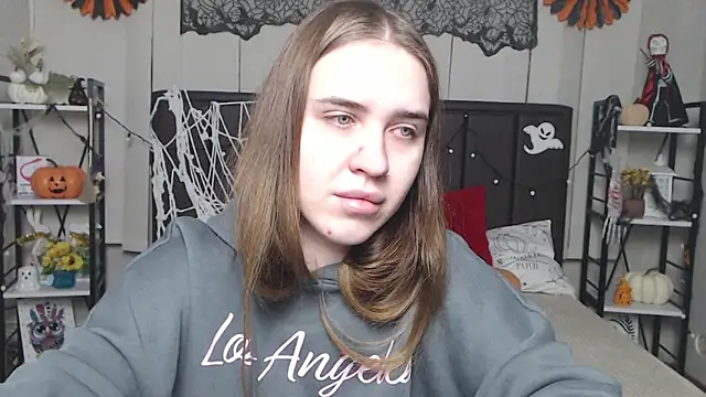 Snapshot of LauraHlot chatting on 15, 11, 2025 LauraHlot online show from 15, 11, 2025