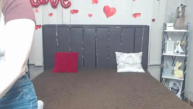 Snapshot of LauraHlot chatting on 13, 5, 2026 LauraHlot online show from 13, 5, 2026