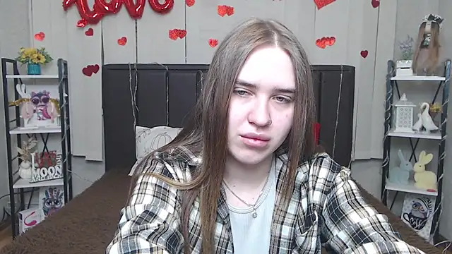 Snapshot of LauraHlot chatting on 27, 5, 2026 LauraHlot online show from 27, 5, 2026
