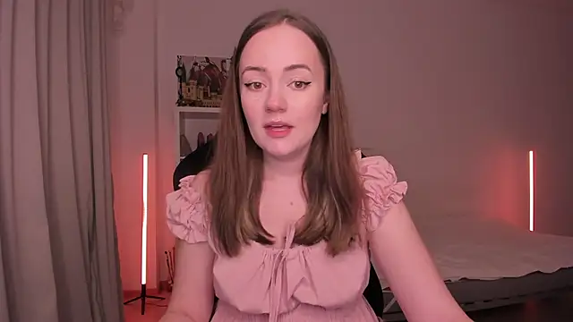 WalkingGirl online show from 5, 2, 2025