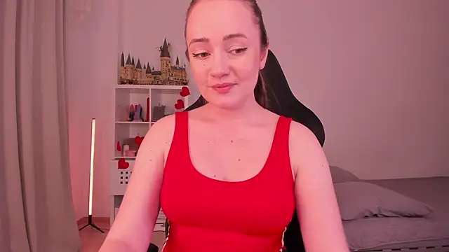 WalkingGirl online show from 14, 2, 2025