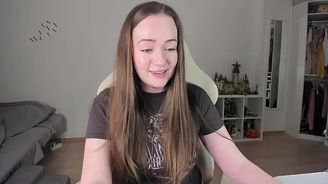 WalkingGirl online show from 30, 11, 2025