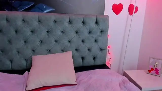 Camiila Osorio online show from 22, 2, 2025