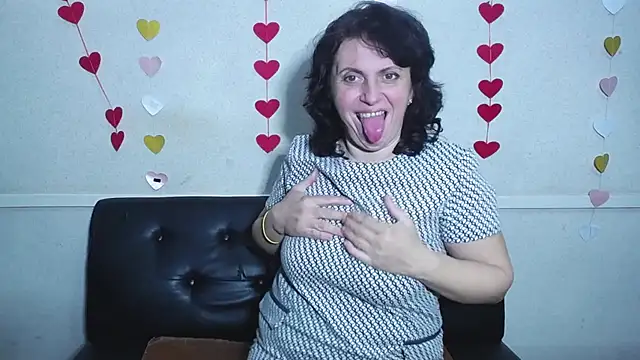 LuciaMii online show from 1, 2, 2025