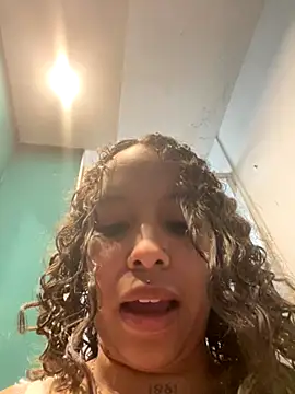 Snapshot of MarieLeon chatting on 5, 10, 2025 MarieLeon online show from 5, 10, 2025