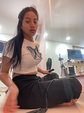 Snapshot of ariel_jonees chatting on 28, 10, 2025 ariel jonees online show from 28, 10, 2025