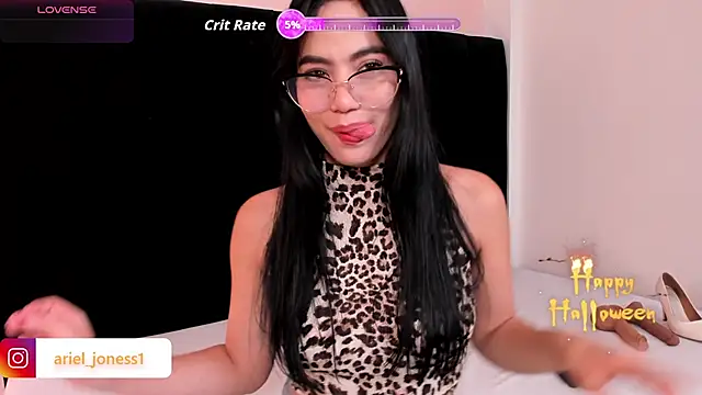 Snapshot of ariel_jonees chatting on 4, 11, 2025 ariel jonees online show from 4, 11, 2025