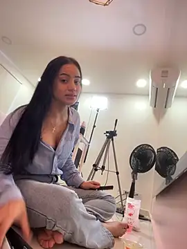 Snapshot of ariel_jonees chatting on 24, 11, 2025 ariel jonees online show from 24, 11, 2025