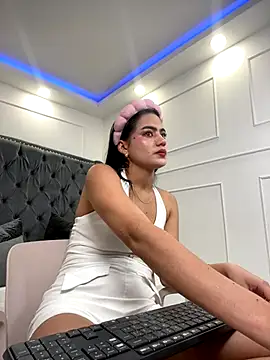 Snapshot of ariel_jonees chatting on 14, 12, 2025 ariel jonees online show from 14, 12, 2025