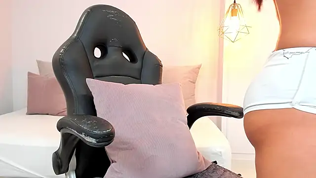 anny tayloor online show from 11, 12, 2024