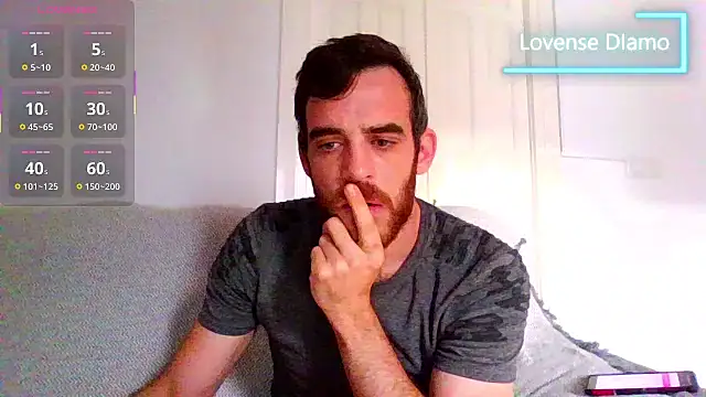 Snapshot of _NakedChef_ chatting on 17, 10, 2025 NakedChef online show from 17, 10, 2025