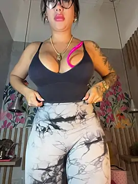 Snapshot of kiim_taaylor chatting on 3, 11, 2025 kiim taaylor online show from 3, 11, 2025