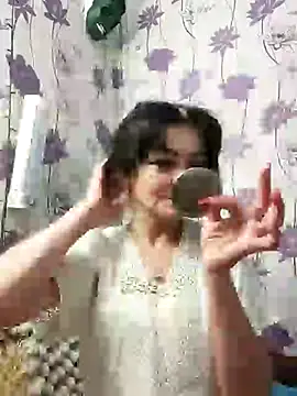 Snapshot of SweetLeila40 chatting on 25, 2, 2025 SweetLeila40 online show from 25, 2, 2025