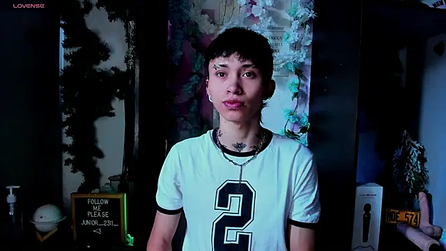 Snapshot of juniior_2311_ chatting on 5, 3, 2025 juniior 2311 online show from 5, 3, 2025