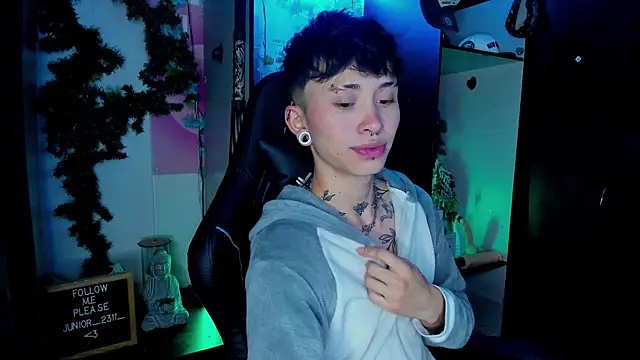 Snapshot of juniior_2311_ chatting on 14, 3, 2025 juniior 2311 online show from 14, 3, 2025