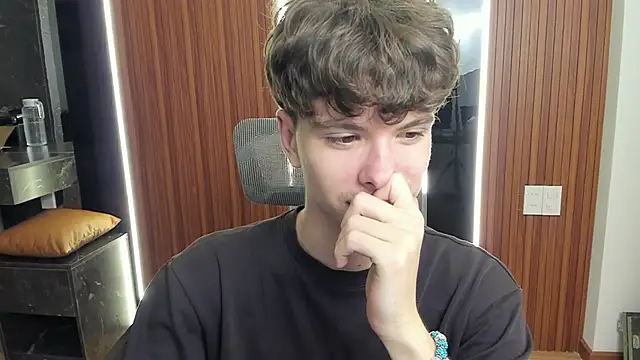 calvin love you online show from 18, 4, 2026