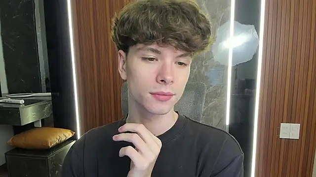 Snapshot of calvin_love_you chatting on 29, 4, 2026 calvin love you online show from 29, 4, 2026