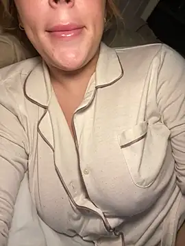 Snapshot of lilylush24 chatting on 15, 1, 2025 lilylush24 online show from 15, 1, 2025