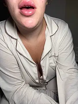 Snapshot of lilylush24 chatting on 23, 2, 2025 lilylush24 online show from 23, 2, 2025