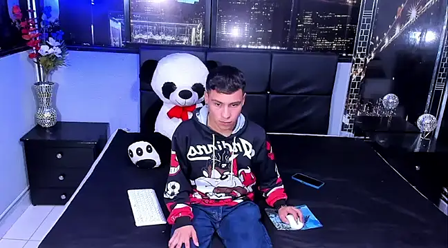 salvadorgomezx online show from 24, 12, 2024