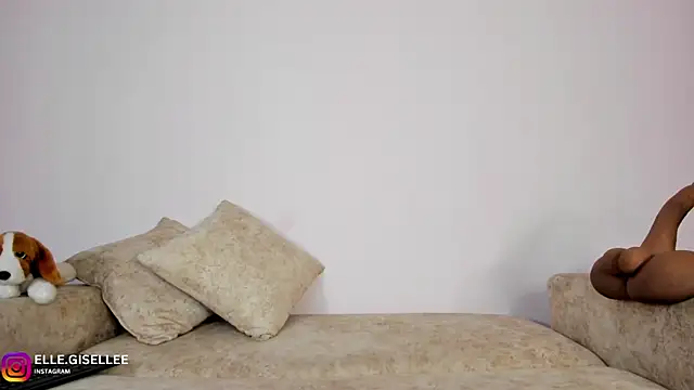 ElleGisellee online show from 15, 1, 2025