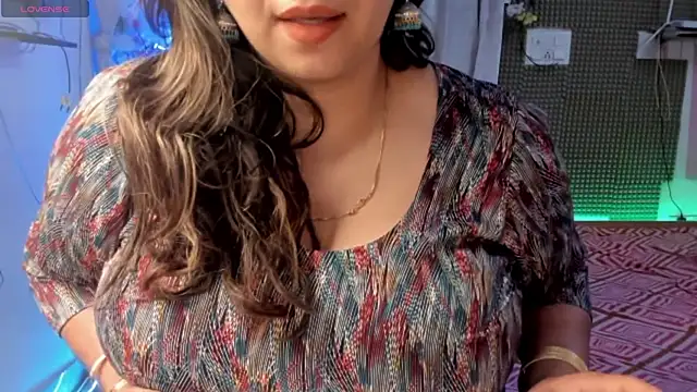 Gulabi Queen online show from 2, 2, 2025