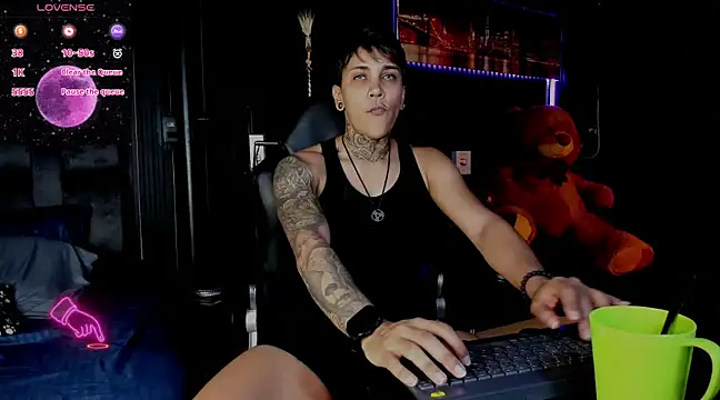 Snapshot of ZhoeStrong chatting on 24, 2, 2025 ZhoeStrong online show from 24, 2, 2025