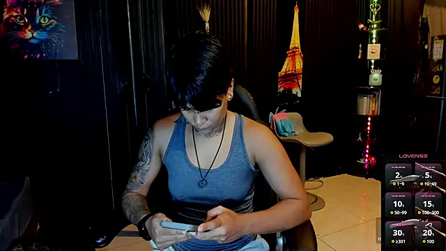 Snapshot of ZhoeStrong chatting on 9, 10, 2025 ZhoeStrong online show from 9, 10, 2025