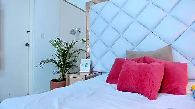 Snapshot of melaniee_jones chatting on 23, 12, 2024 melaniee jones online show from 23, 12, 2024