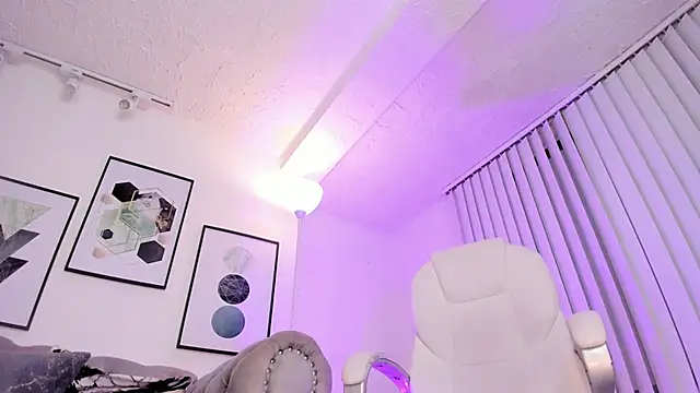 kendaall jenner  online show from 24, 1, 2025