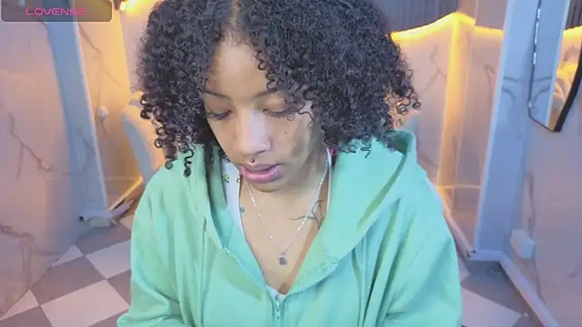 Snapshot of Violeth_b chatting on 18, 2, 2026 Violeth b online show from 18, 2, 2026