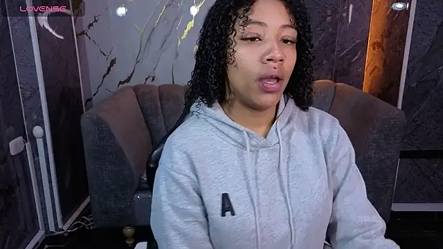 Snapshot of Violeth_b chatting on 25, 2, 2026 Violeth b online show from 25, 2, 2026