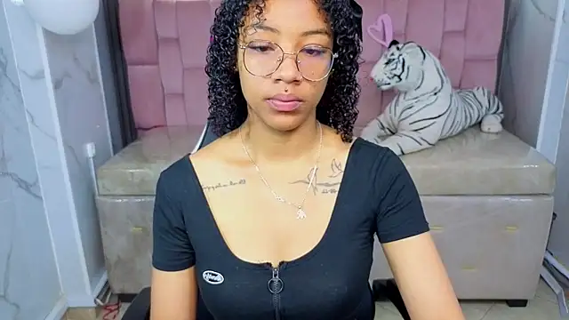 Snapshot of Violeth_b chatting on 27, 2, 2026 Violeth b online show from 27, 2, 2026