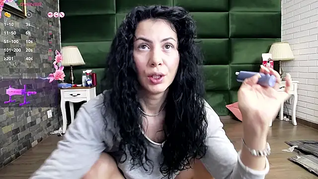 Snapshot of SelenSummer chatting on 10, 9, 2025 SelenSummer online show from 10, 9, 2025