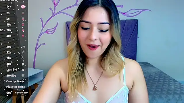 Snapshot of DahliaMoore chatting on 14, 12, 2024 DahliaMoore online show from 14, 12, 2024