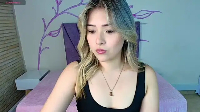 Snapshot of DahliaMoore chatting on 27, 2, 2025 DahliaMoore online show from 27, 2, 2025