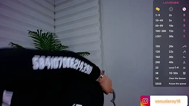 Snapshot of venusleroy_ chatting on 21, 1, 2025 venusleroy online show from 21, 1, 2025