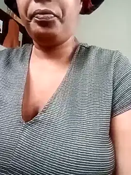 2Sweetysmile online show from 7, 4, 2026