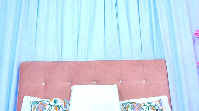 Snapshot of AlliciaKim chatting on 13, 11, 2025 AlliciaKim online show from 13, 11, 2025