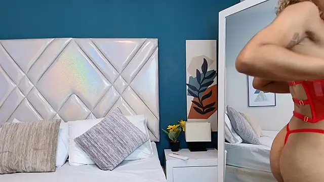 Snapshot of Lana-Gross chatting on 4, 3, 2025 Lana-Gross online show from 4, 3, 2025