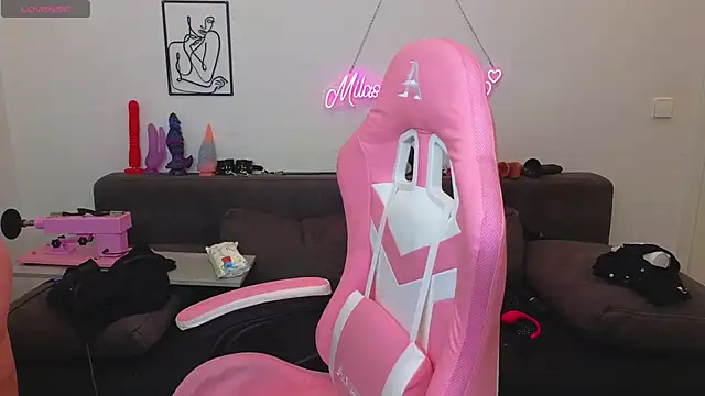 Snapshot of Milas_Dreams chatting on 23, 10, 2025 Milas Dreams online show from 23, 10, 2025