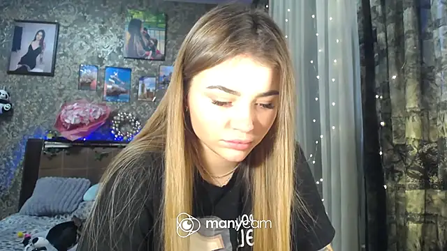 Snapshot of BonnyShy chatting on 6, 12, 2024 BonnyShy online show from 6, 12, 2024